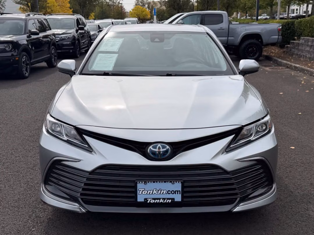 2022 Toyota Camry Hybrid LE - Image 3