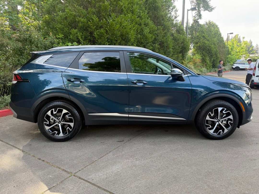 2023 Kia Sportage Hybrid EX - Image 2