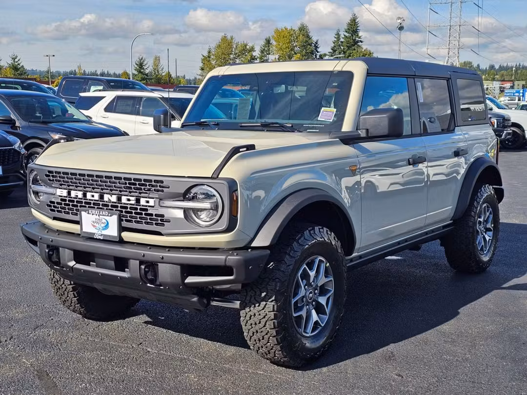 2025 Ford Bronco Badlands - Image 3