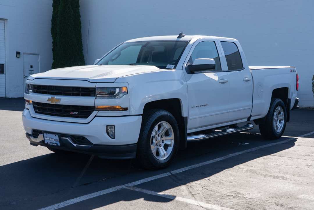 2018 Chevrolet Silverado 1500 LT - Image 3