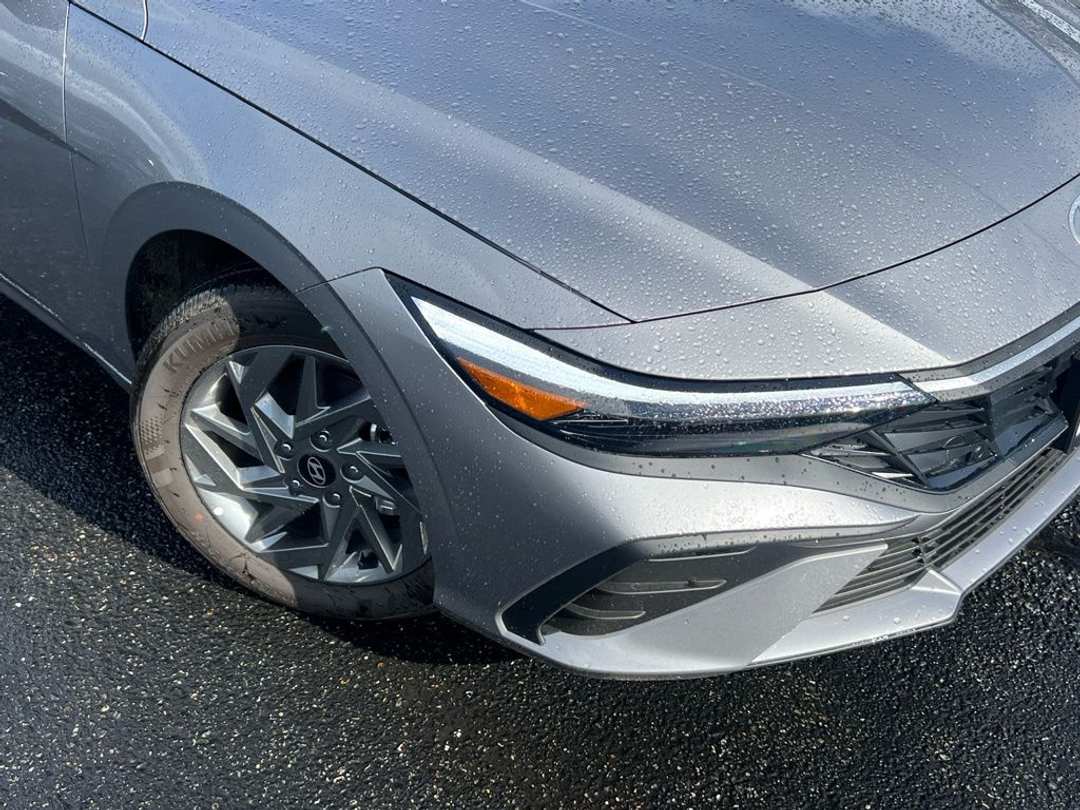 2026 Hyundai Elantra Hybrid Blue - Image 2