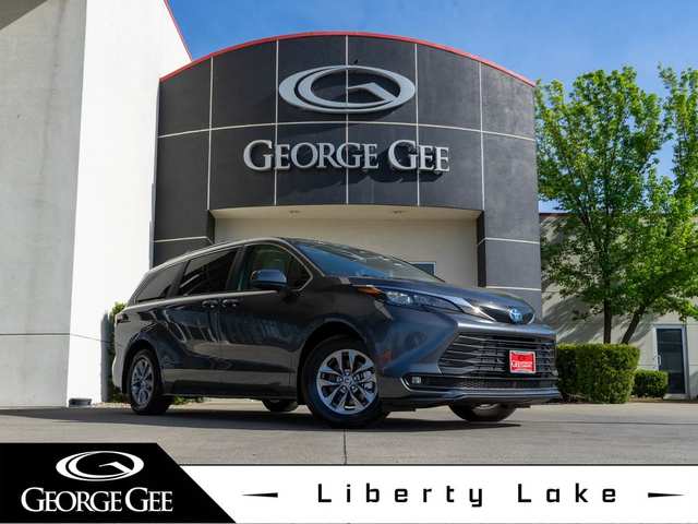 2025 Toyota Sienna XLE