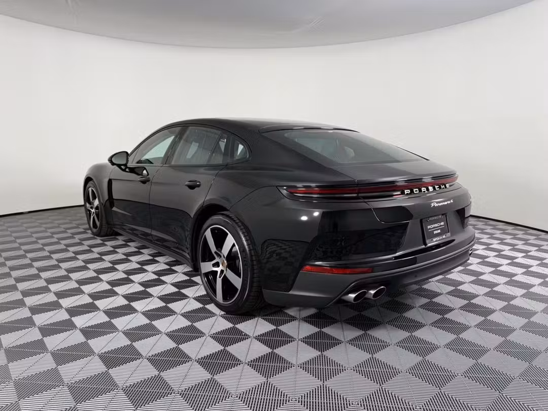 2026 Porsche Panamera 4 - Image 3
