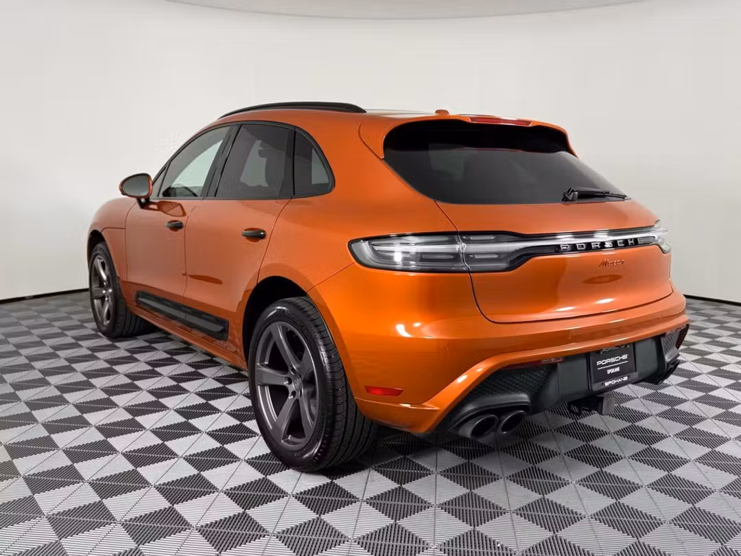 2025 Porsche Macan - Image 3