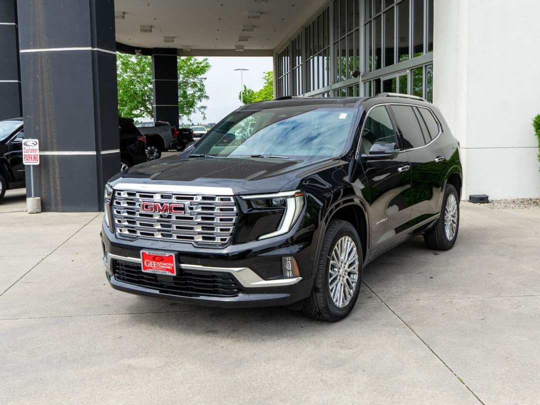 2026 GMC Acadia Denali - Image 3