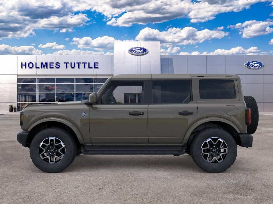 2026 Ford Bronco Outer Banks - Image 3