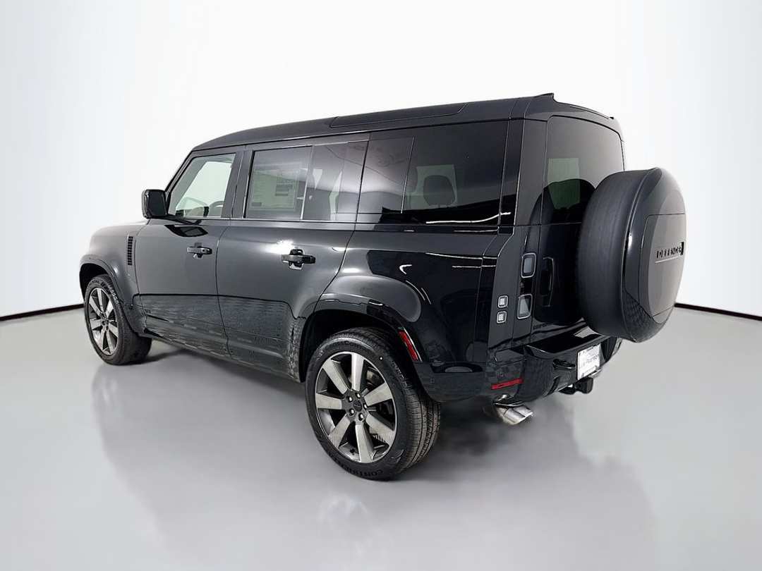 2026 Land Rover Defender 110 V8 - Image 3