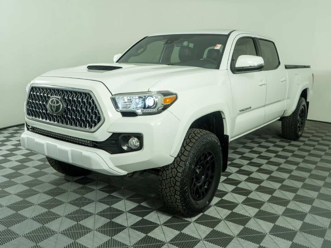 2019 Toyota Tacoma TRD Sport - Image 3