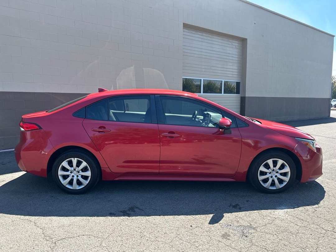 2021 Toyota Corolla LE - Image 3