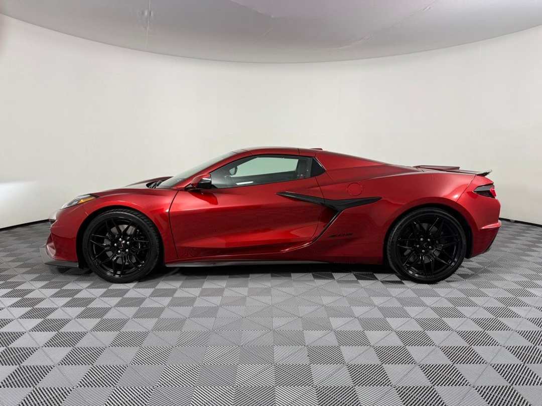 2023 Chevrolet Corvette Z06 - Image 2