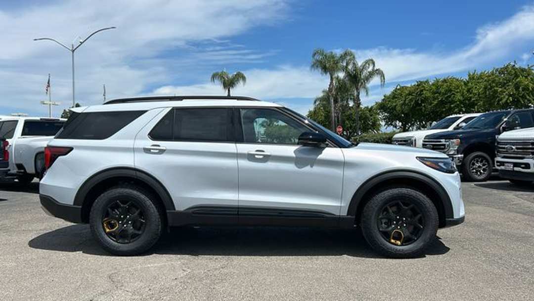 2026 Ford Explorer Tremor - Image 2