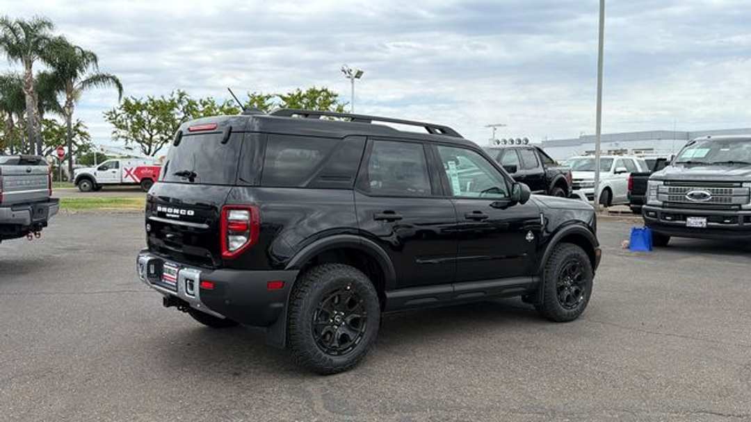 2026 Ford Bronco Sport Outer Banks - Image 3