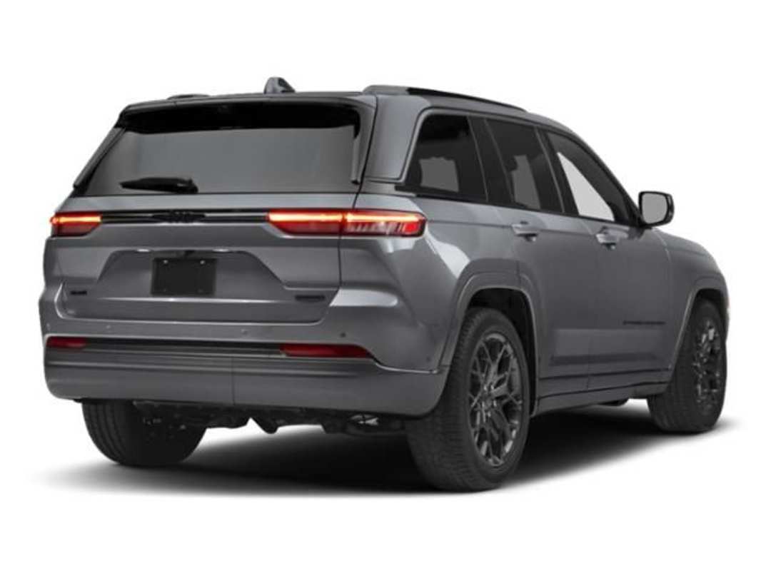 2026 Jeep Grand Cherokee Laredo - Image 2
