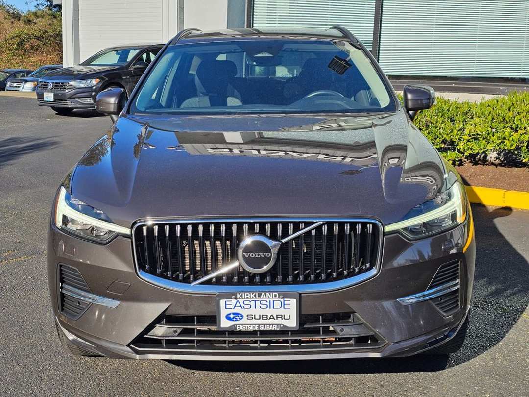 2022 Volvo Xc60 B5 Momentum - Image 2