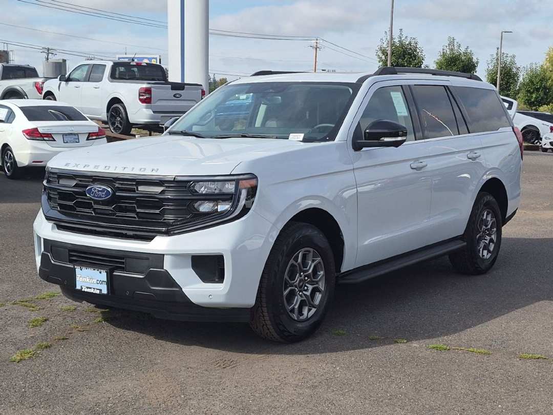 2026 Ford Expedition Active - Image 2