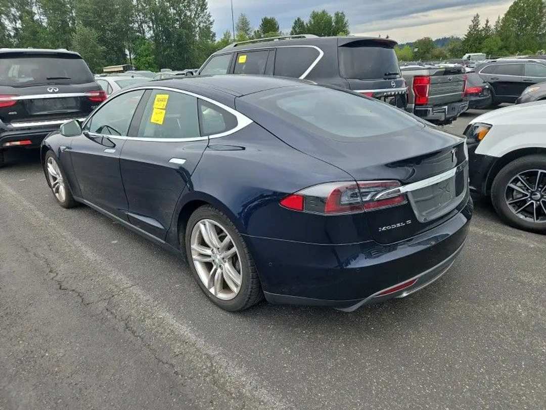 2015 Tesla Model S 85D - Image 3