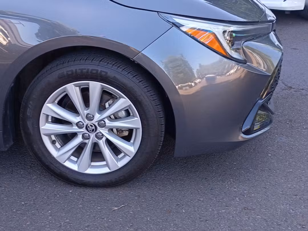 2023 Toyota Corolla SE - Image 2