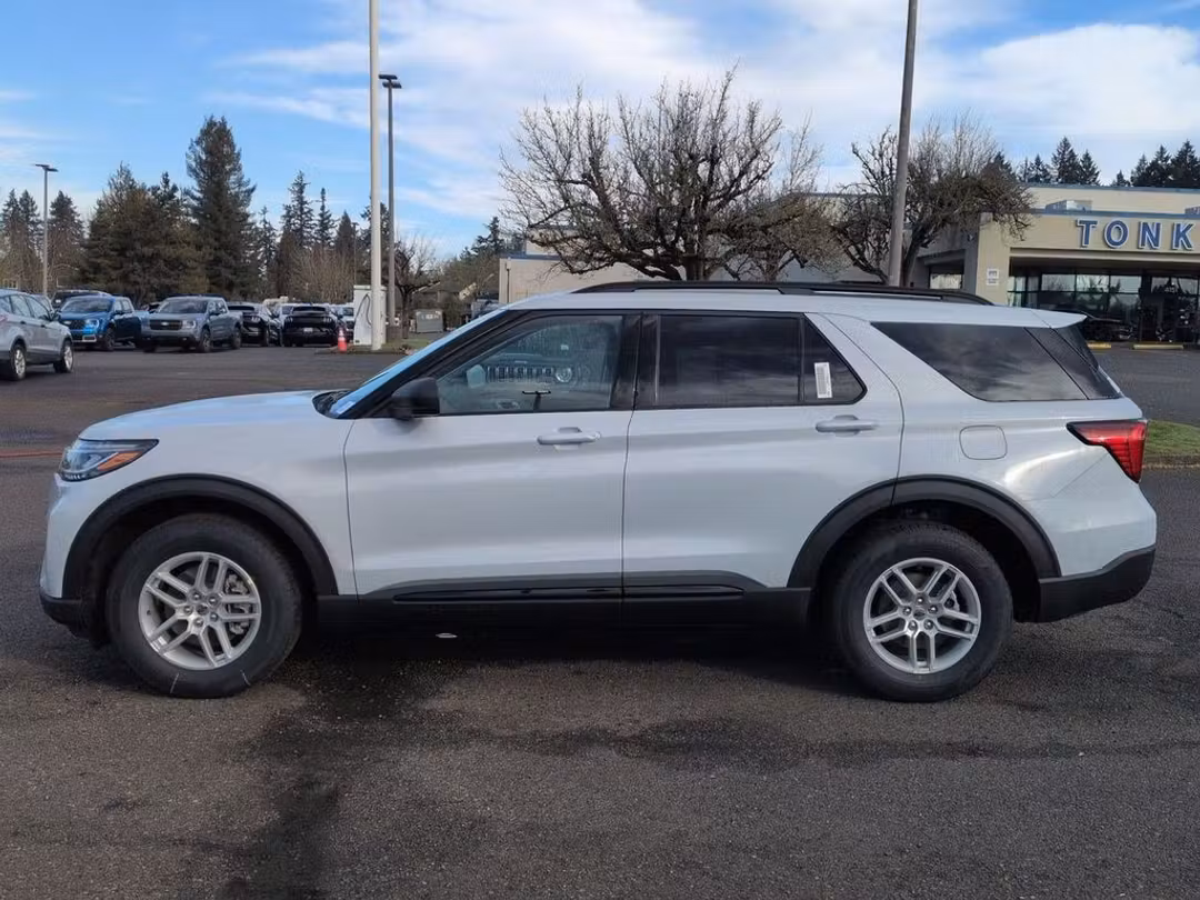 2026 Ford Explorer Active - Image 2