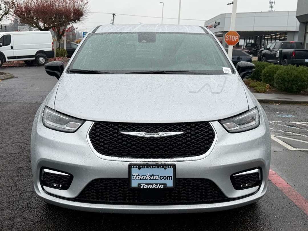 2026 Chrysler Pacifica Select - Image 3