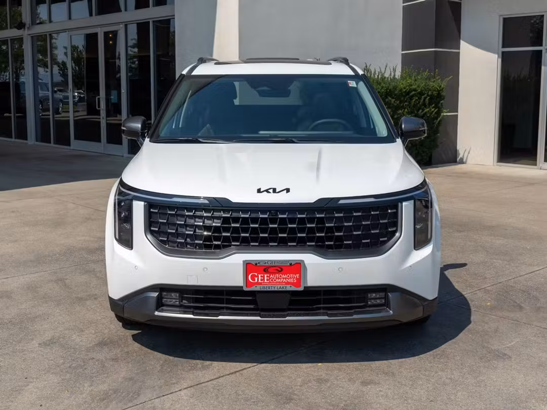 2027 Kia Carnival SX - Image 2
