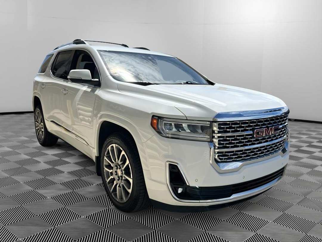 2023 GMC Acadia Denali - Image 3