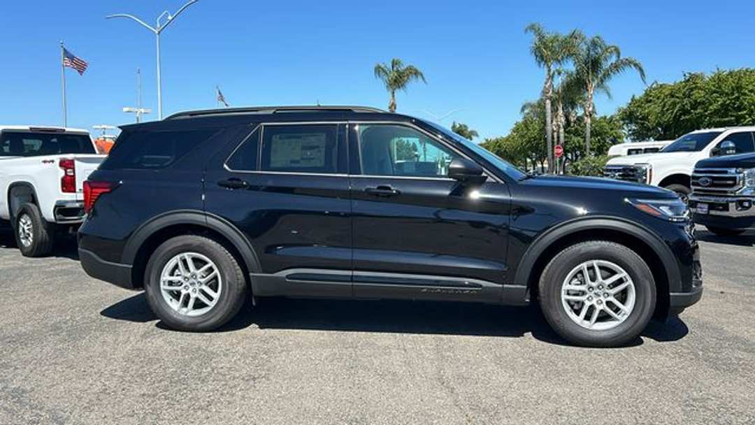 2026 Ford Explorer Active - Image 2