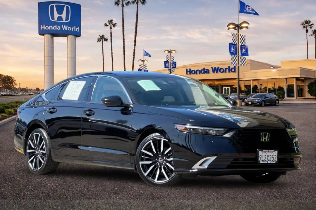 2024 Honda Accord Hybrid Touring - Image 2