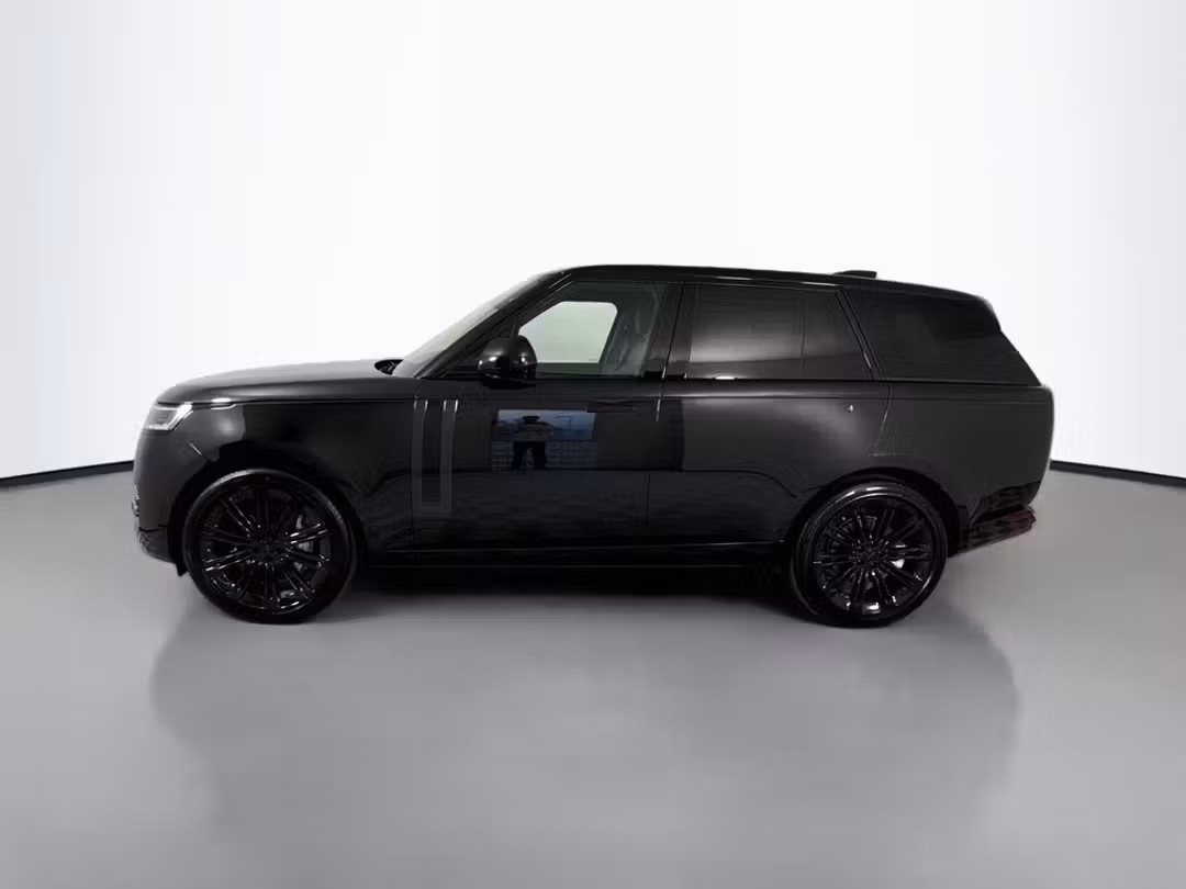 2026 Land Rover Range Rover SE - Image 2
