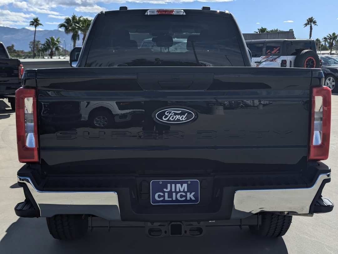 2027 Ford Super Duty F-250 Srw XLT - Image 3