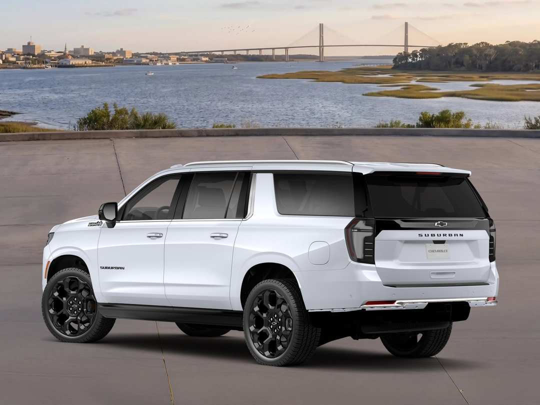 2026 Chevrolet Suburban High Country - Image 3