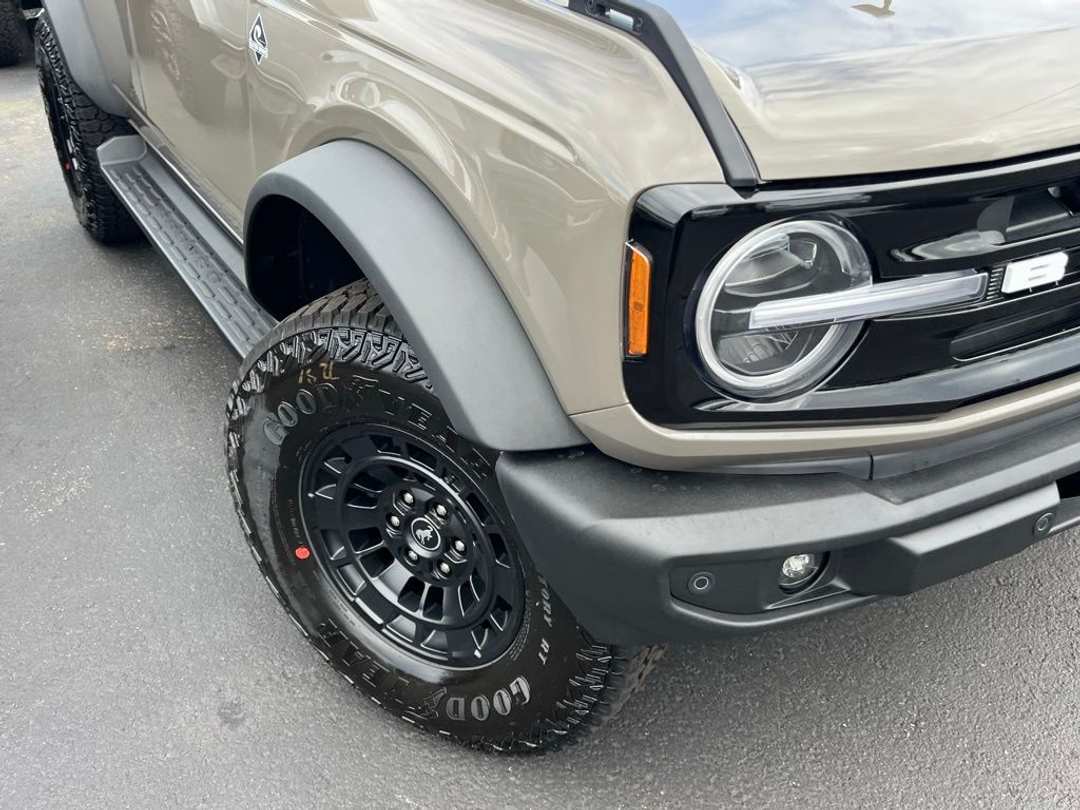 2026 Ford Bronco Outer Banks - Image 2