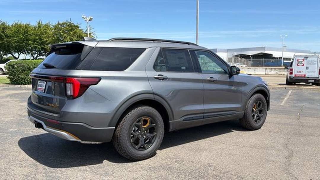 2026 Ford Explorer Tremor - Image 3