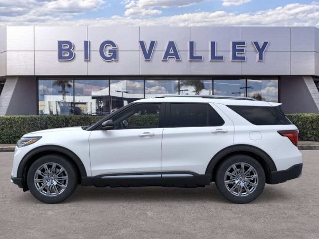 2026 Ford Explorer Platinum - Image 3