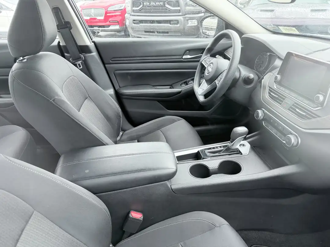 2025 Nissan Altima SV - Image 2