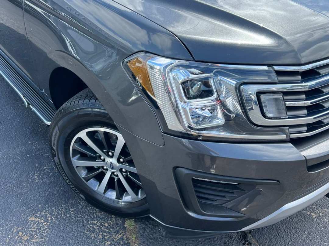 2021 Ford Expedition XLT - Image 2