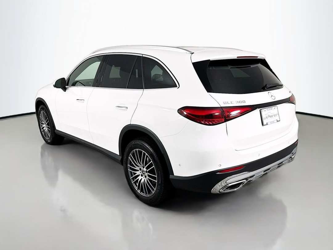 2026 Mercedes-Benz GLC GLC 300 - Image 3