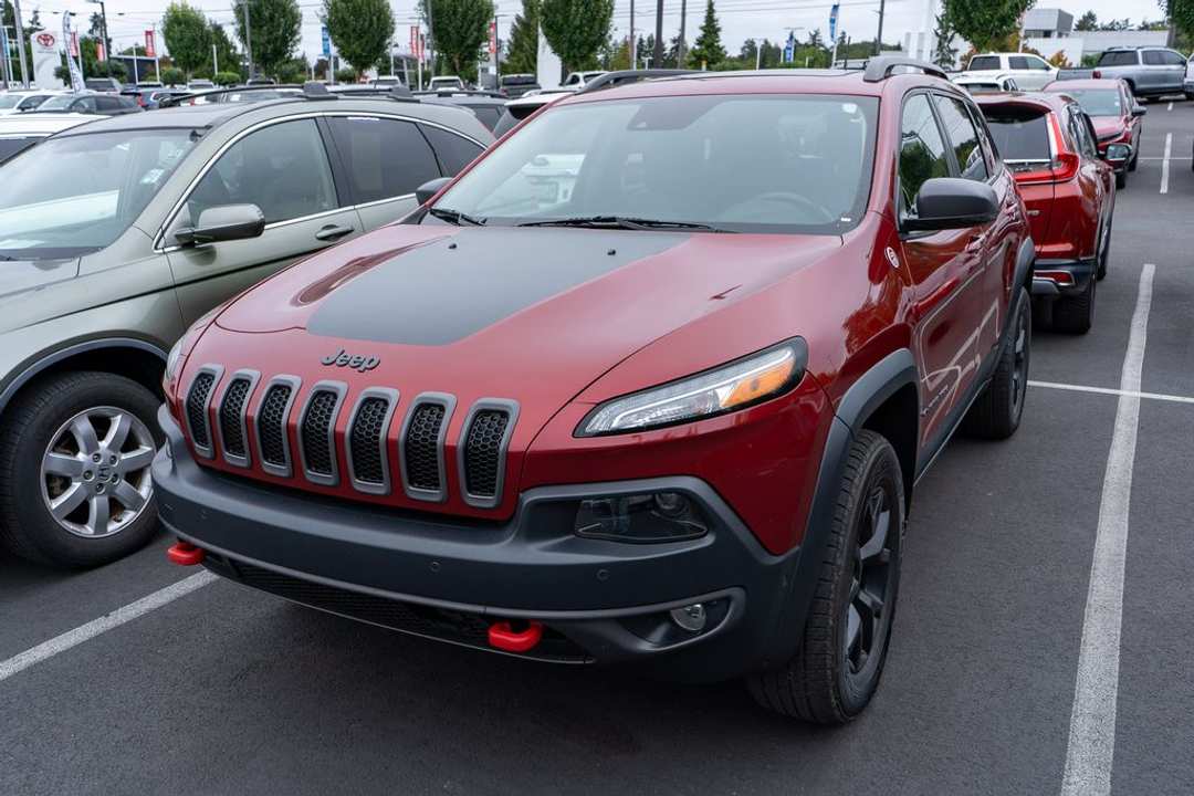 2017 Jeep Cherokee Trailhawk L Plus - Image 3