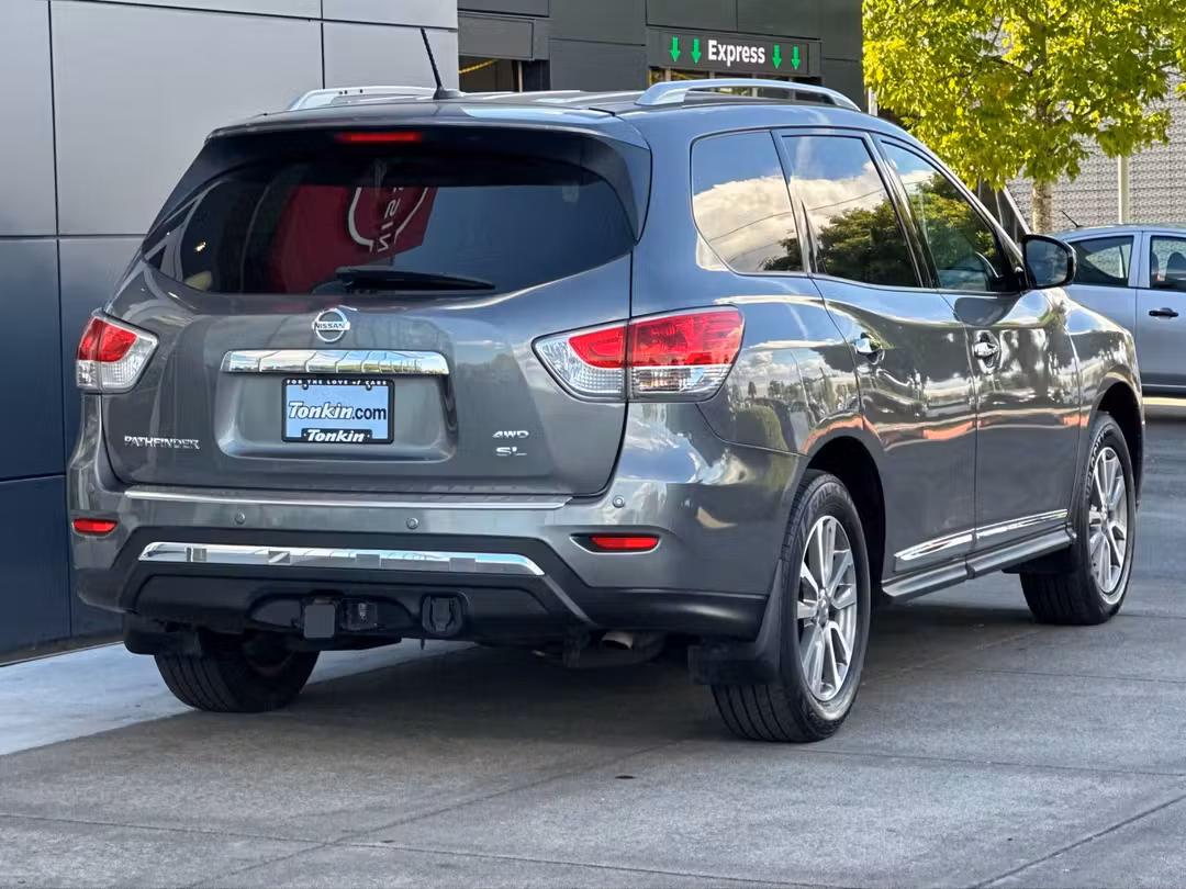 2015 Nissan Pathfinder SL - Image 3