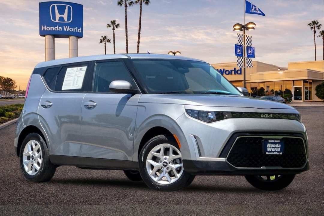 2025 Kia Soul LX - Image 2