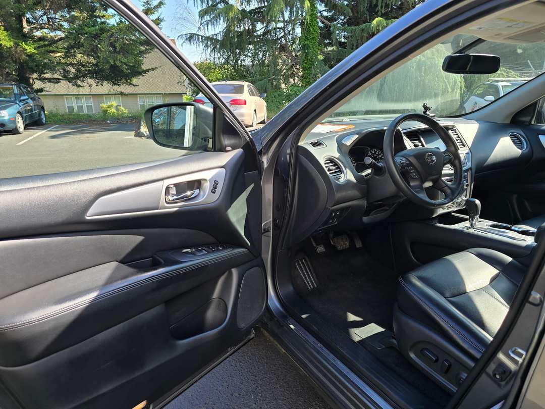 2020 Nissan Pathfinder SL - Image 3