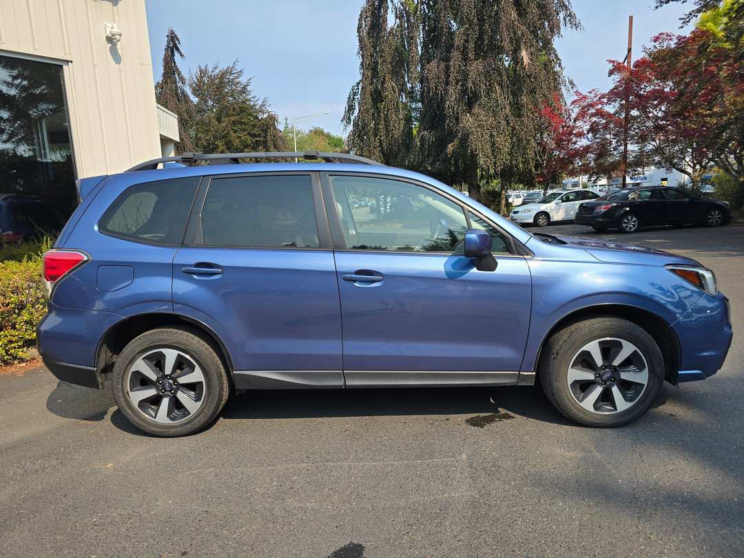 2017 Subaru Forester 2.5i Premium - Image 3