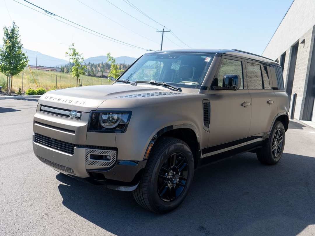 2025 Land Rover Defender 110 XDynamic SE - Image 3