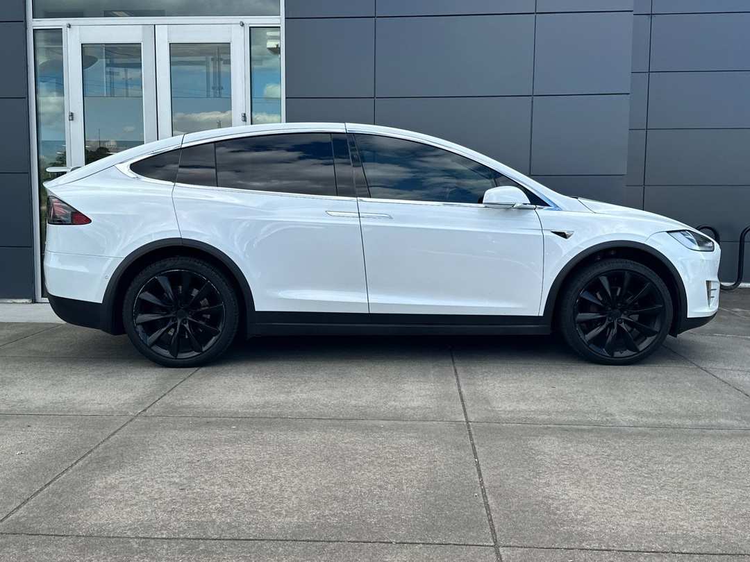 2018 Tesla Model X 75D - Image 2