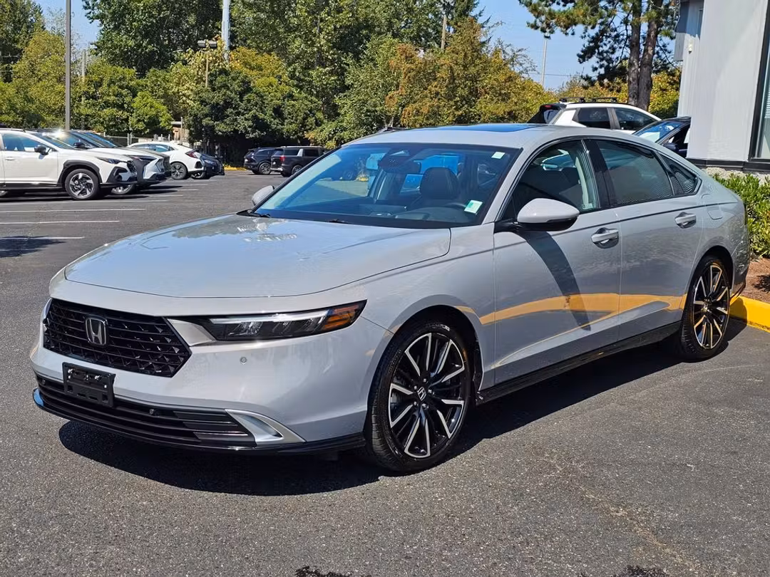2024 Honda Accord Hybrid Touring - Image 3