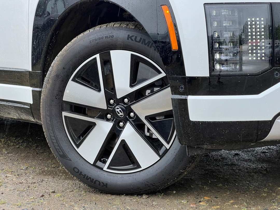 2026 Hyundai Ioniq 9 SEL - Image 2