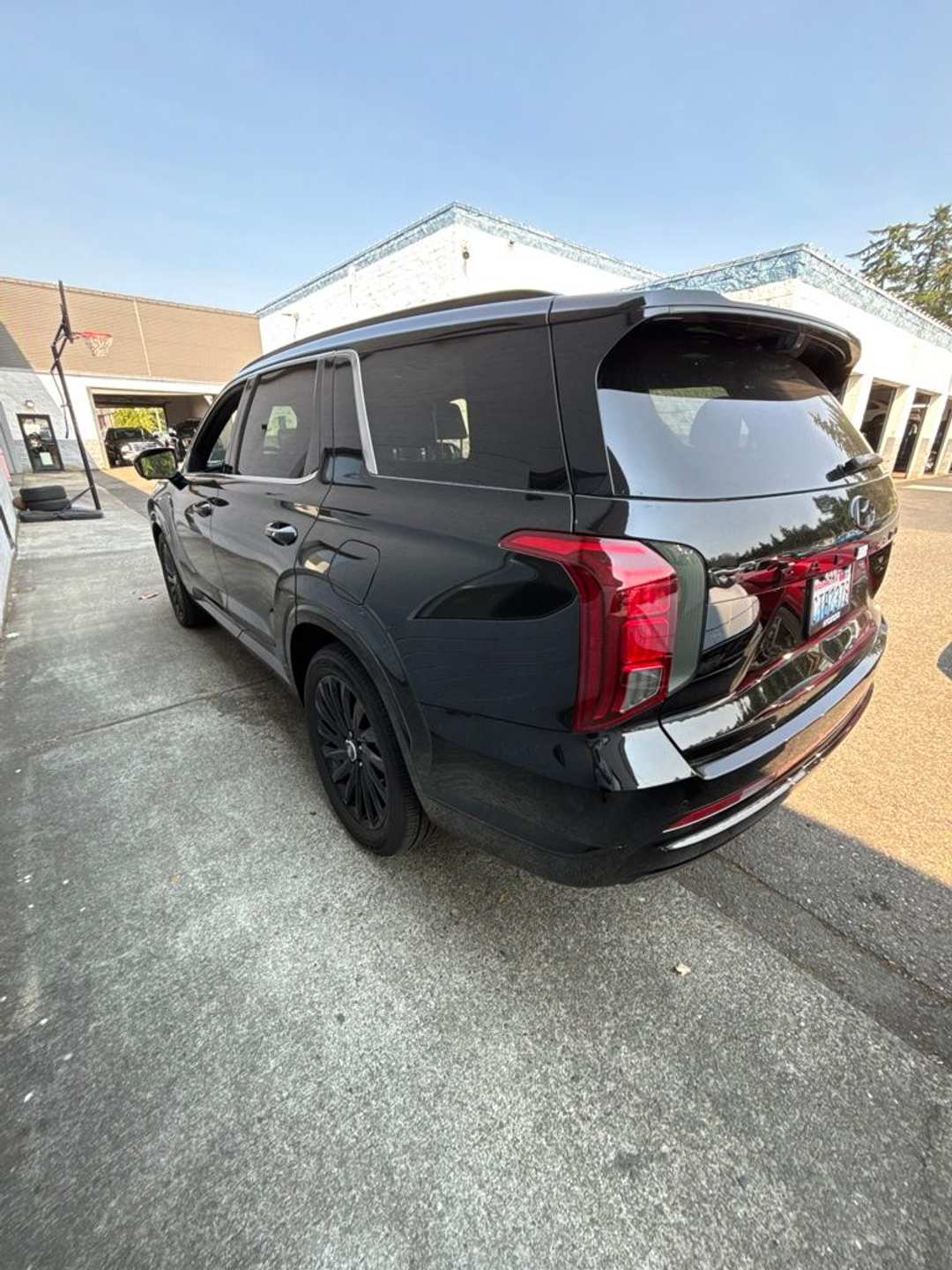 2025 Hyundai Palisade Calligraphy Night Edition - Image 3