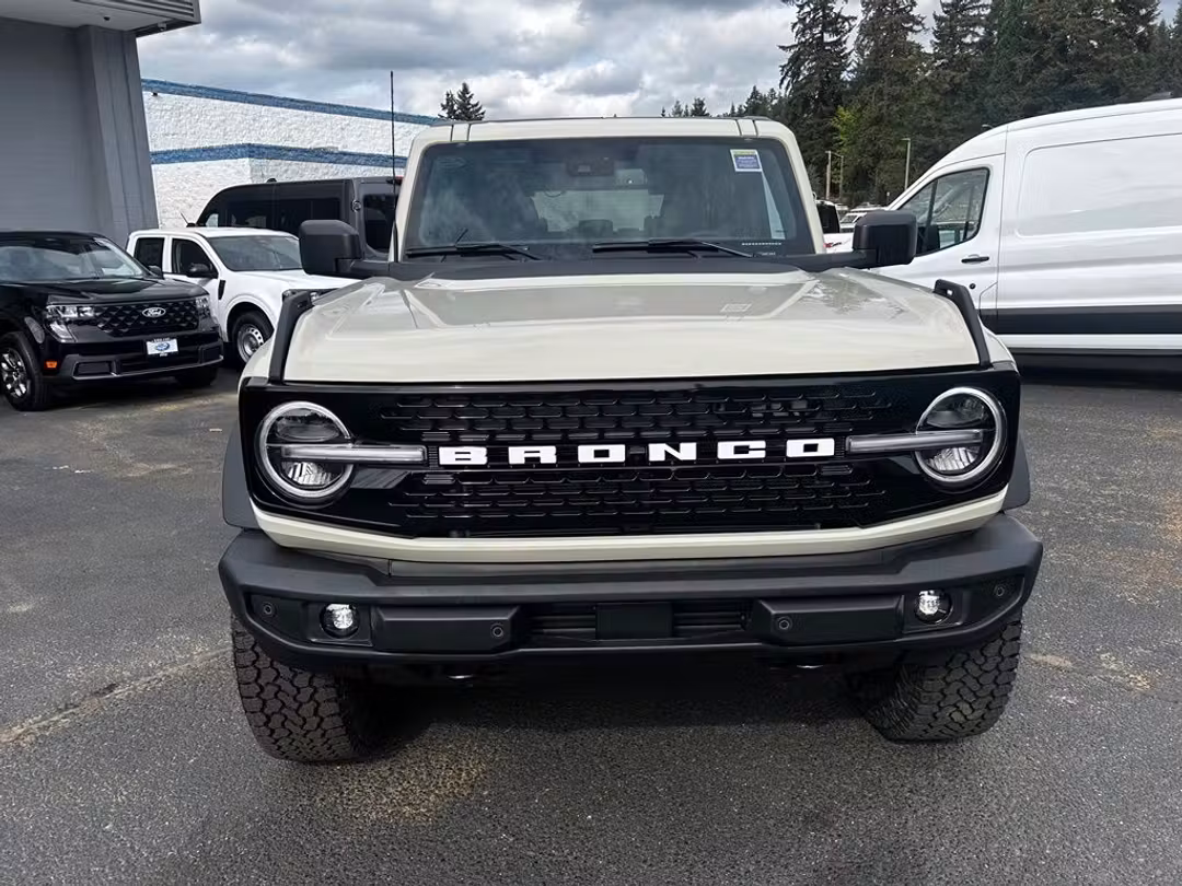 2026 Ford Bronco Outer Banks - Image 3