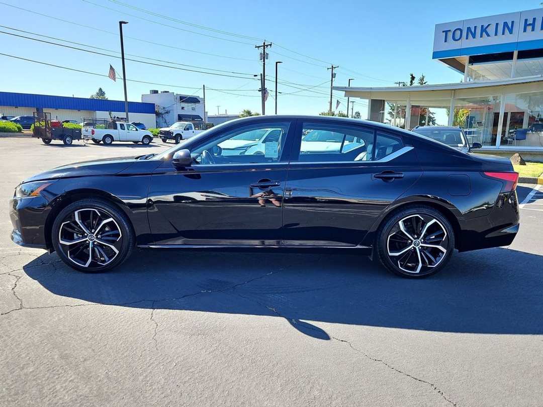 2024 Nissan Altima 2.5 SR - Image 3