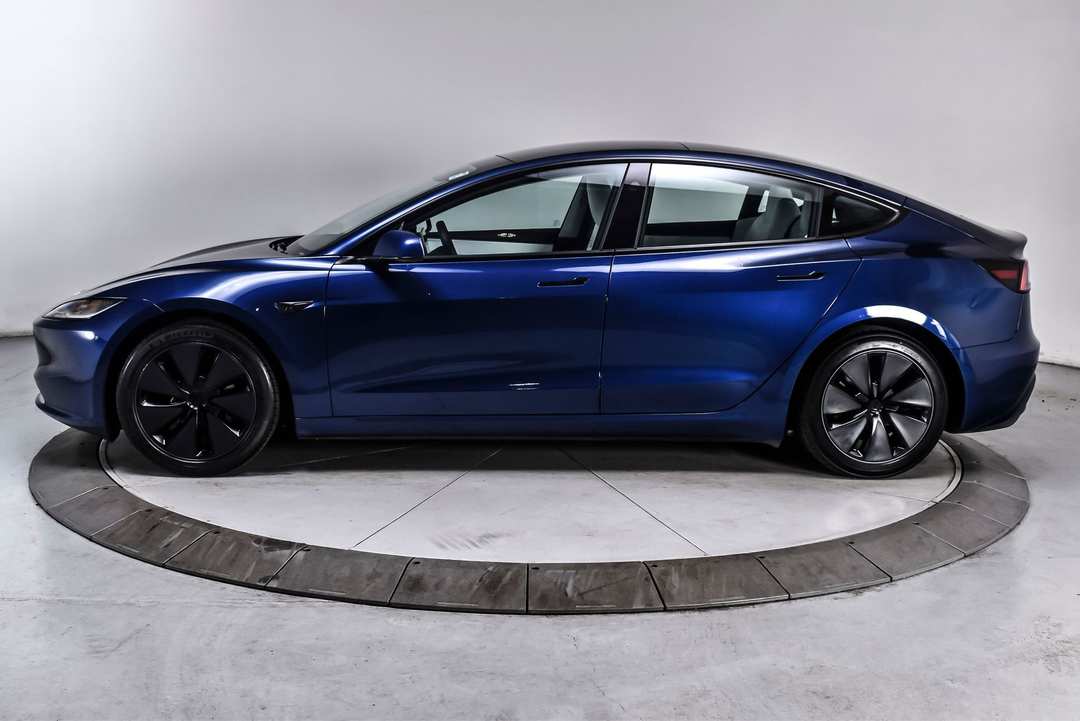 2025 Tesla Model 3 Long Range - Image 3