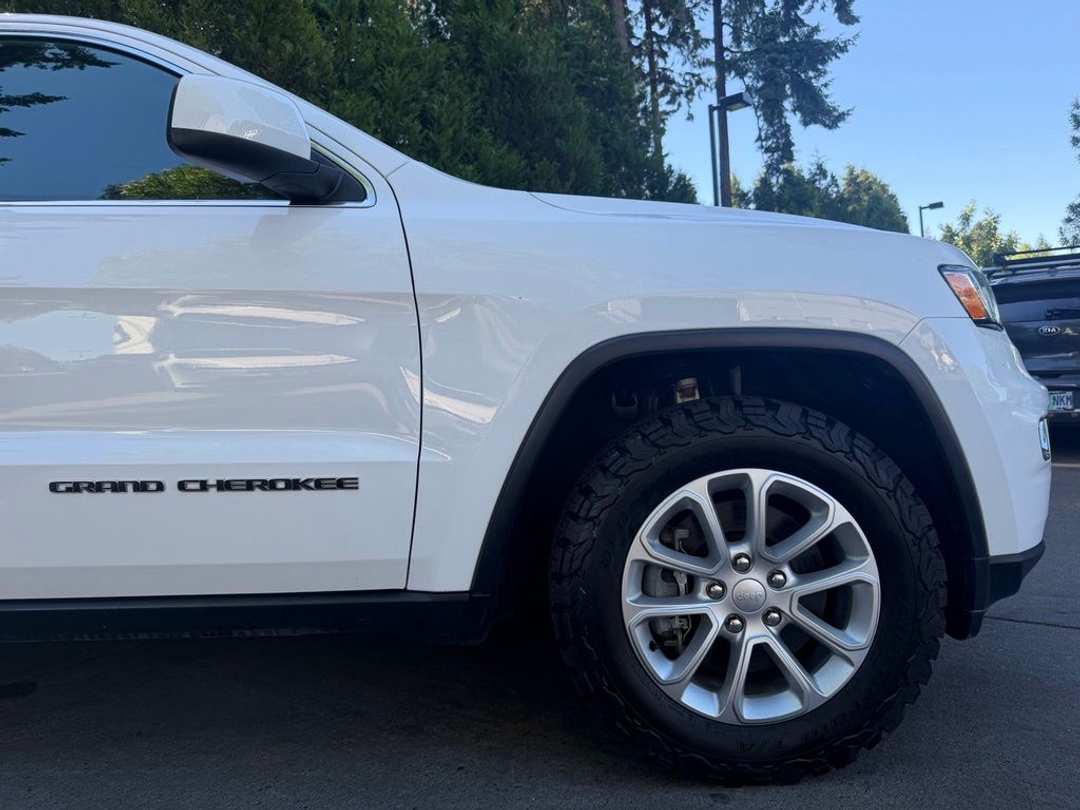 2021 Jeep Grand Cherokee Laredo X - Image 2
